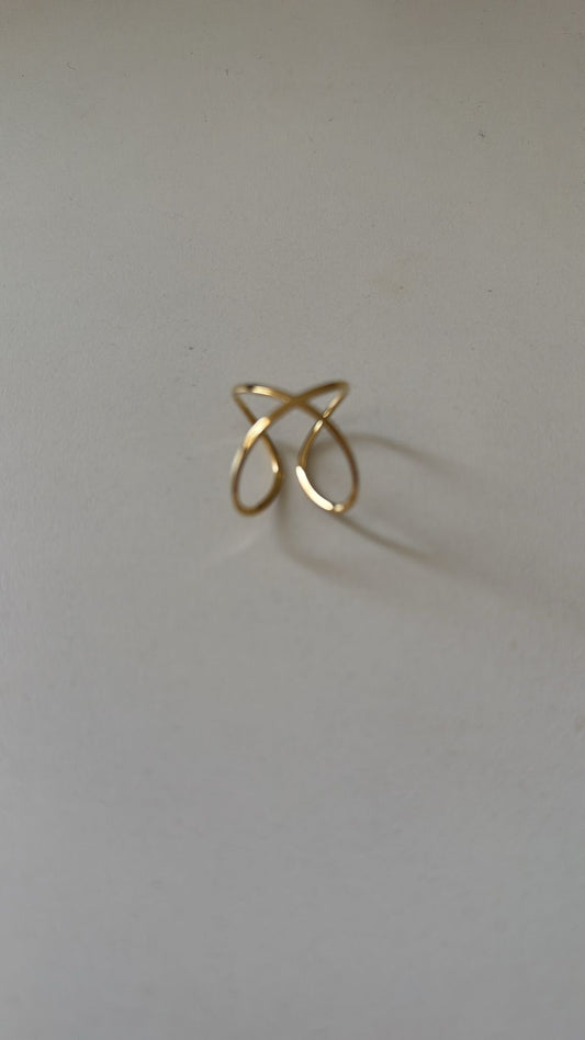 Cross Curve Ring